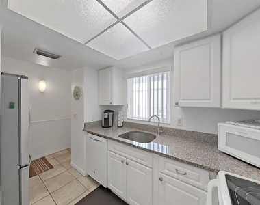 215 Valencia Boulevard - Photo Thumbnail 2