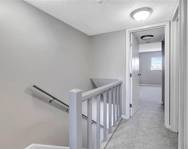 709 Russell Lane - Photo Thumbnail 16