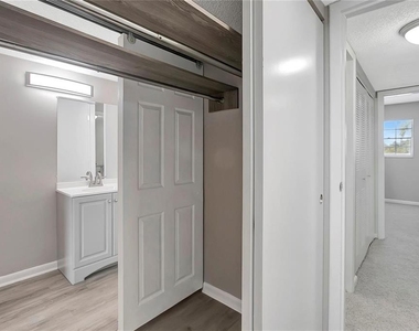 709 Russell Lane - Photo Thumbnail 13