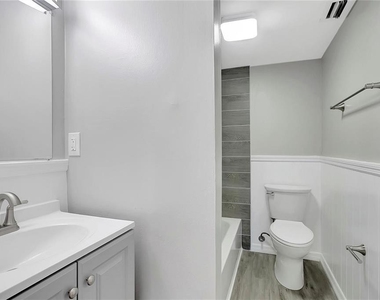 709 Russell Lane - Photo Thumbnail 11
