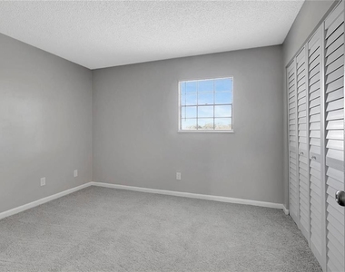 709 Russell Lane - Photo Thumbnail 15