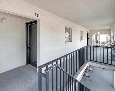 709 Russell Lane - Photo Thumbnail 3