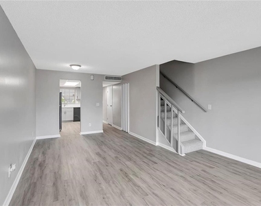 709 Russell Lane - Photo Thumbnail 19