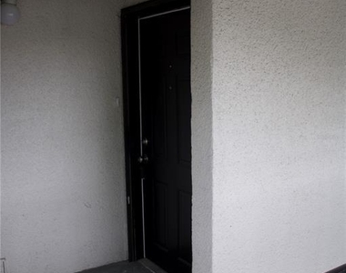 709 Russell Lane - Photo Thumbnail 4