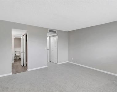 709 Russell Lane - Photo Thumbnail 8