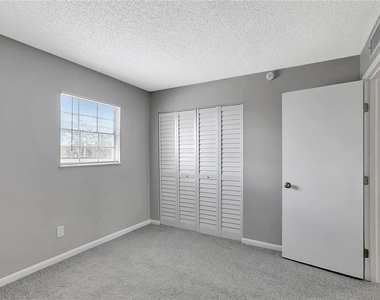 709 Russell Lane - Photo Thumbnail 14