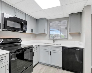 709 Russell Lane - Photo Thumbnail 28