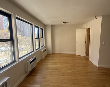 236 East 36th Street - Photo Thumbnail 2