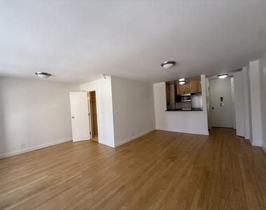 236 East 36th Street - Photo Thumbnail 3