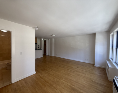 236 East 36th Street - Photo Thumbnail 4