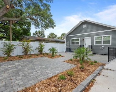 2203 N Boulevard - Photo Thumbnail 9