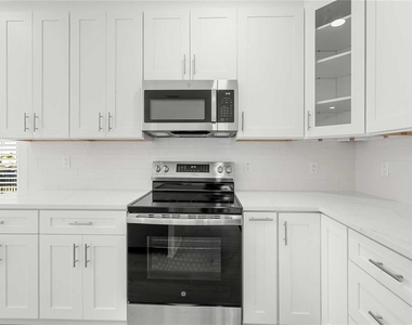 2203 N Boulevard - Photo Thumbnail 16