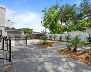 2203 N Boulevard - Photo Thumbnail 11