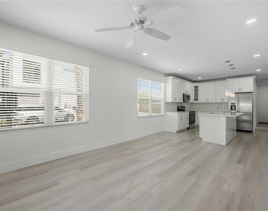 2203 N Boulevard - Photo Thumbnail 21