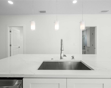 2203 N Boulevard - Photo Thumbnail 20