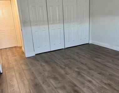 6312 Newtown Circle - Photo Thumbnail 10