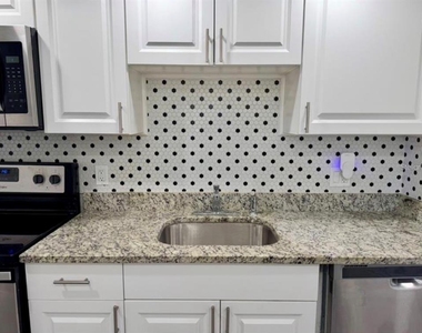 6312 Newtown Circle - Photo Thumbnail 2