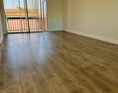 6312 Newtown Circle - Photo Thumbnail 6