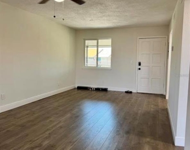6312 Newtown Circle - Photo Thumbnail 5
