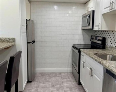 6312 Newtown Circle - Photo Thumbnail 4