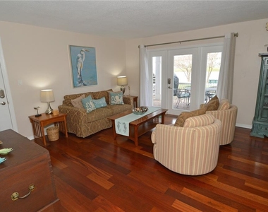 213 Seahorse Drive Se - Photo Thumbnail 3