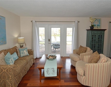 213 Seahorse Drive Se - Photo Thumbnail 4
