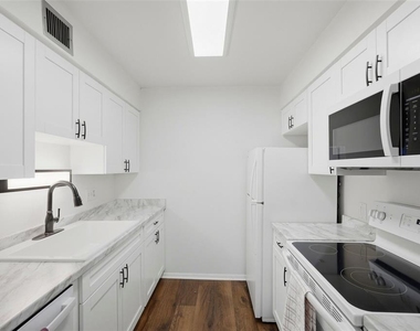 350 79th Avenue N - Photo Thumbnail 6