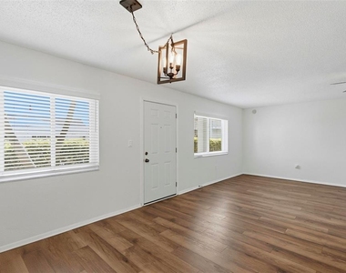 350 79th Avenue N - Photo Thumbnail 3