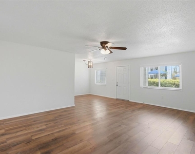 350 79th Avenue N - Photo Thumbnail 4