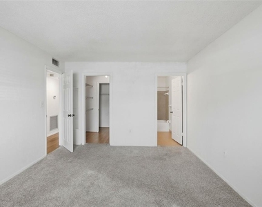 350 79th Avenue N - Photo Thumbnail 13