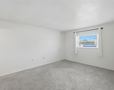 350 79th Avenue N - Photo Thumbnail 10