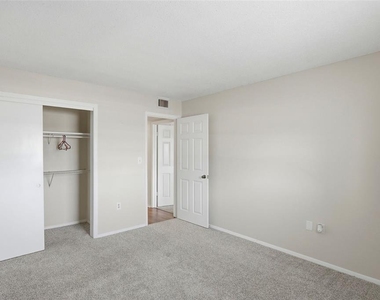 350 79th Avenue N - Photo Thumbnail 12