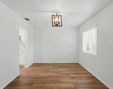 350 79th Avenue N - Photo Thumbnail 8
