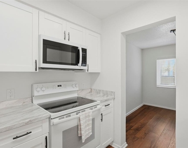 350 79th Avenue N - Photo Thumbnail 5