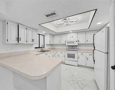 2101 Hibiscus Road - Photo Thumbnail 3
