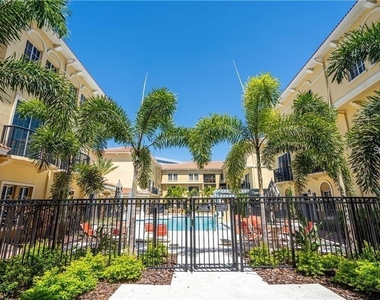 5238 W Kennedy Boulevard - Photo Thumbnail 2