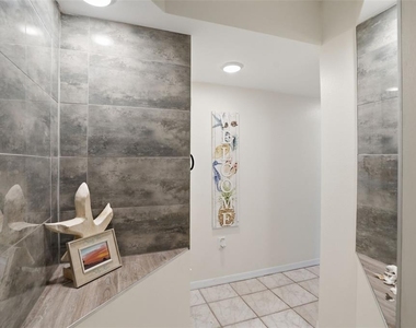 5557 Sea Forest Drive - Photo Thumbnail 19