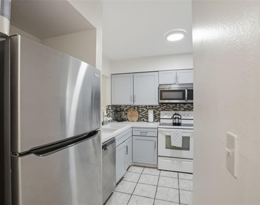 5557 Sea Forest Drive - Photo Thumbnail 4