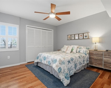5557 Sea Forest Drive - Photo Thumbnail 5