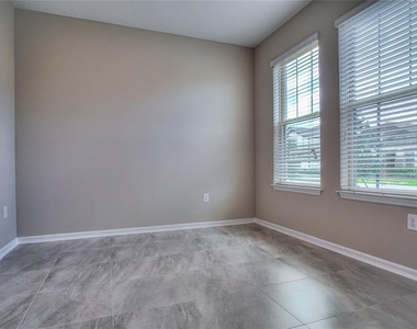 4923 Rolling Green Drive - Photo Thumbnail 4