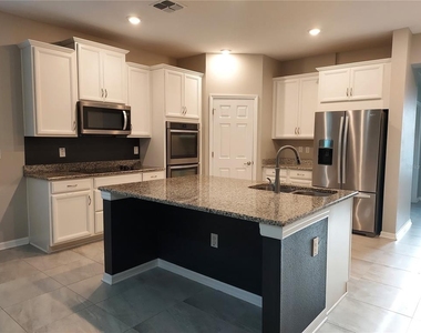 4923 Rolling Green Drive - Photo Thumbnail 8
