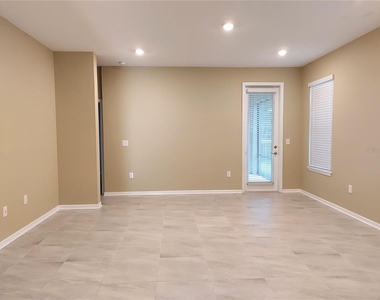 4923 Rolling Green Drive - Photo Thumbnail 10
