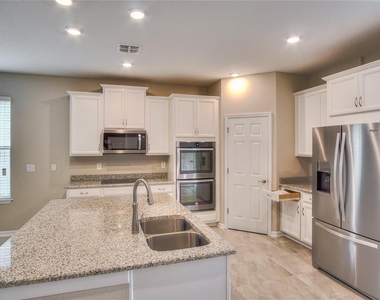 4923 Rolling Green Drive - Photo Thumbnail 5