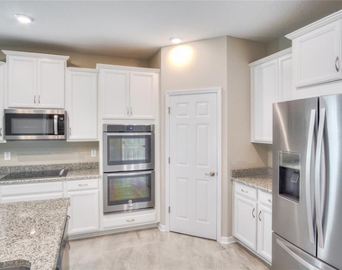 4923 Rolling Green Drive - Photo Thumbnail 6