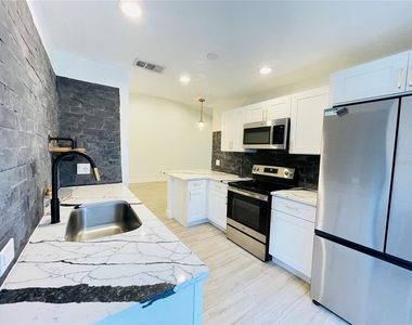 7803 Sugar Brook Court - Photo Thumbnail 3