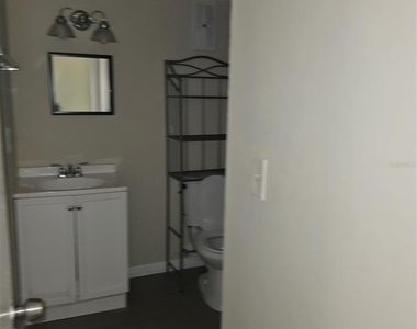 922 Lake Destiny Road - Photo Thumbnail 7