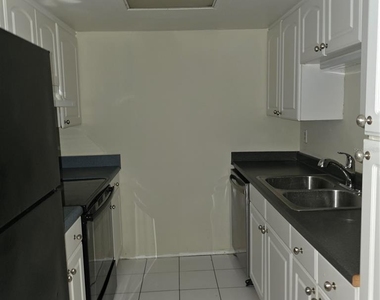 922 Lake Destiny Road - Photo Thumbnail 4