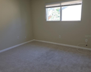 922 Lake Destiny Road - Photo Thumbnail 3