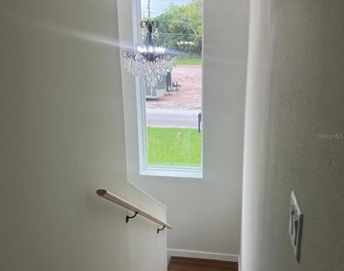 1207 Crawford Avenue - Photo Thumbnail 11