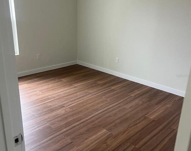 1207 Crawford Avenue - Photo Thumbnail 13